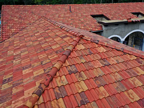 Roof with spanish barrel tiles